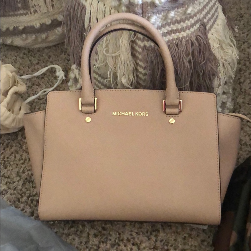 Michael Kors Cindy Bag with tag.
